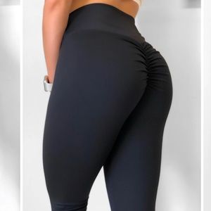DTinas boutique crop scrunch leggings